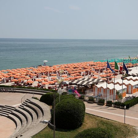 Hotel Cristallo Fano Dış mekan fotoğraf