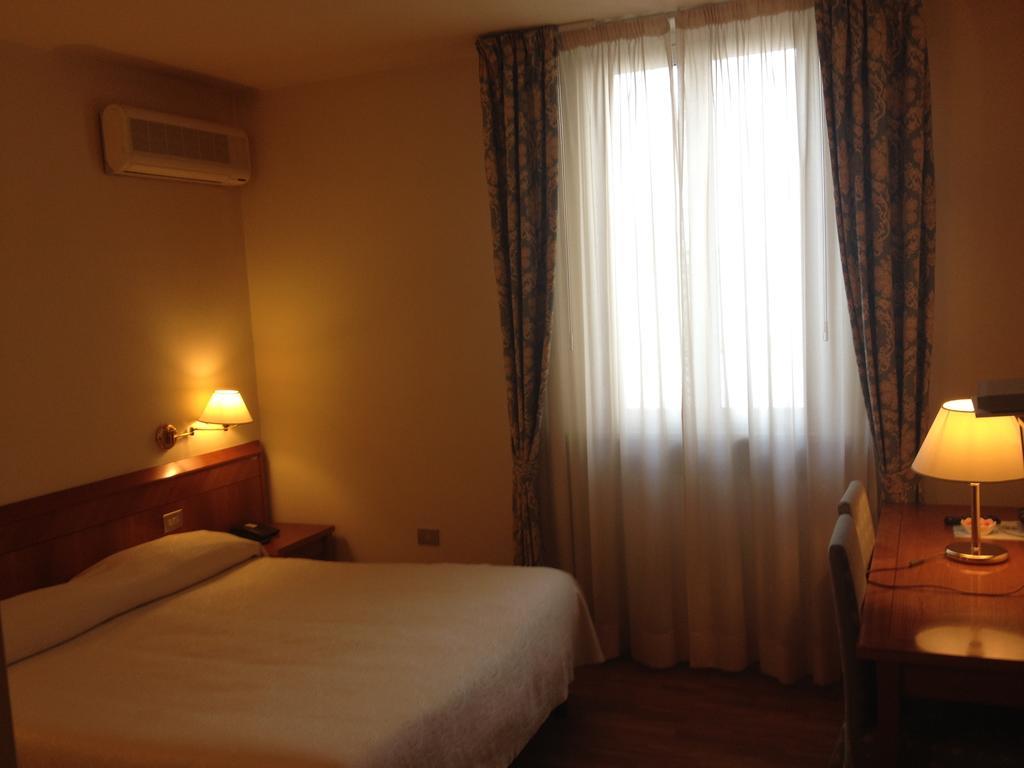 Hotel Cristallo Fano Oda fotoğraf