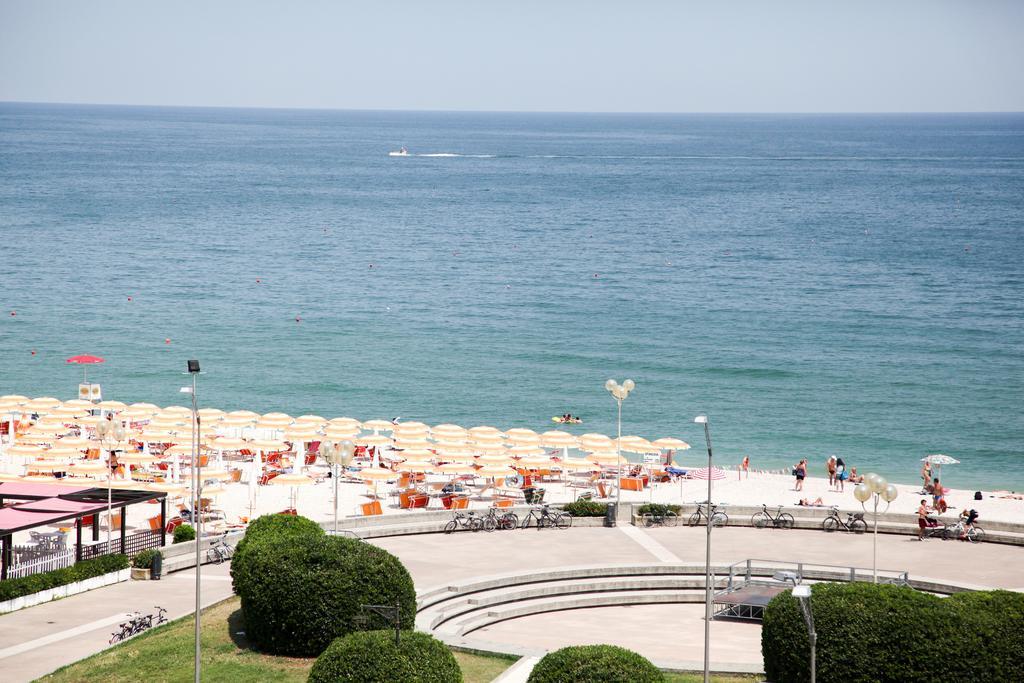 Hotel Cristallo Fano Dış mekan fotoğraf
